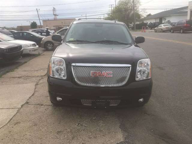 2010 GMC Yukon AWD Denali 4dr SUV